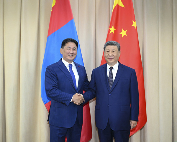 习近平分别会见俄罗斯总统普京、蒙古国总统呼日勒苏赫、乌兹别克斯坦总统米尔济约耶夫