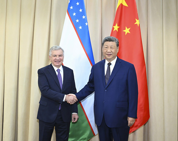 习近平分别会见俄罗斯总统普京、蒙古国总统呼日勒苏赫、乌兹别克斯坦总统米尔济约耶夫