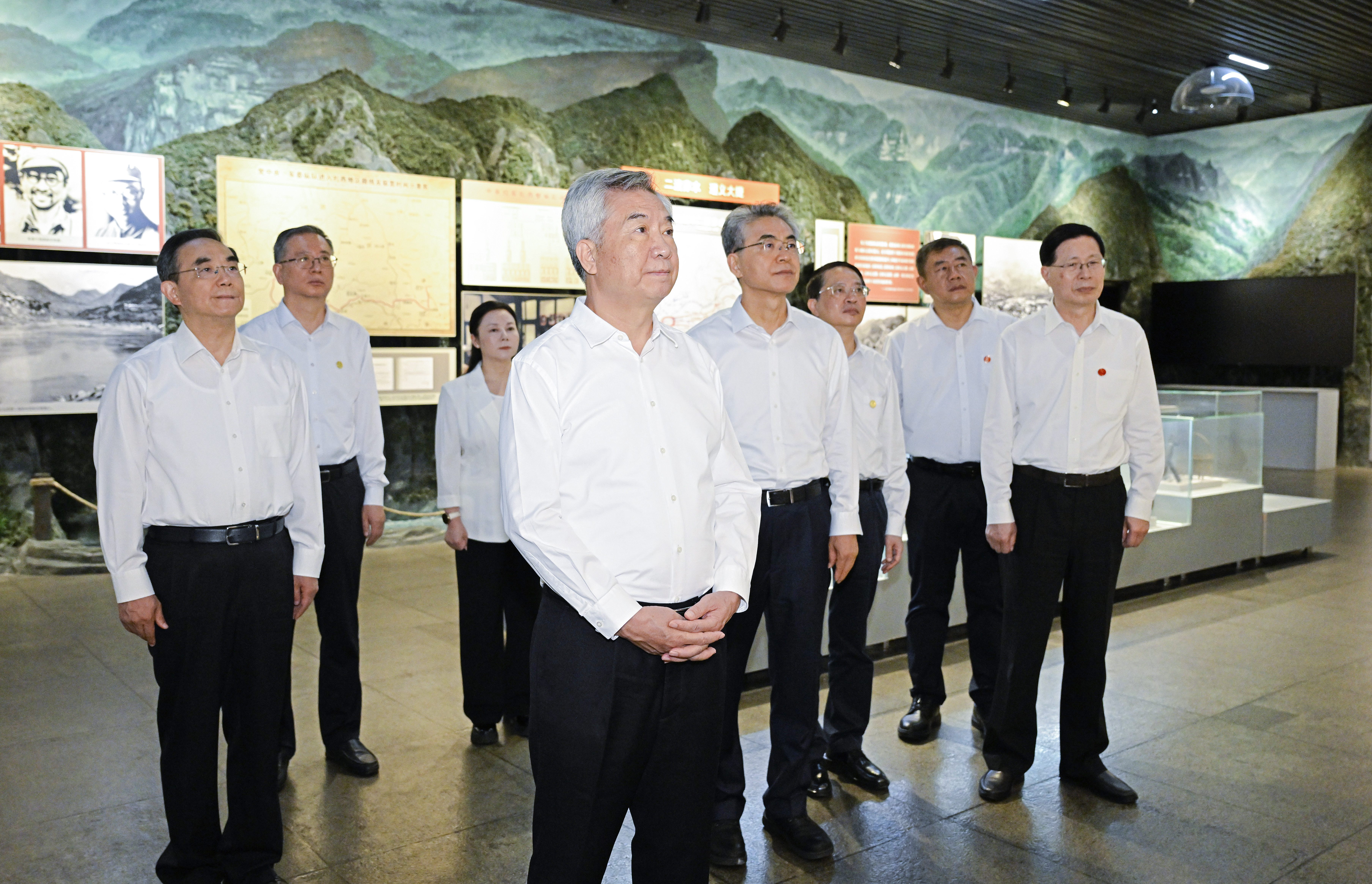 李希:深入学习贯彻习近平党建思想 抓深抓实全面从严治党和反腐败工作