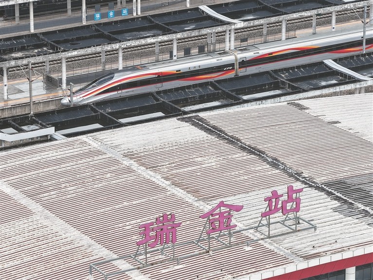 画里有话丨草鞋丈量信仰 高铁见证速度