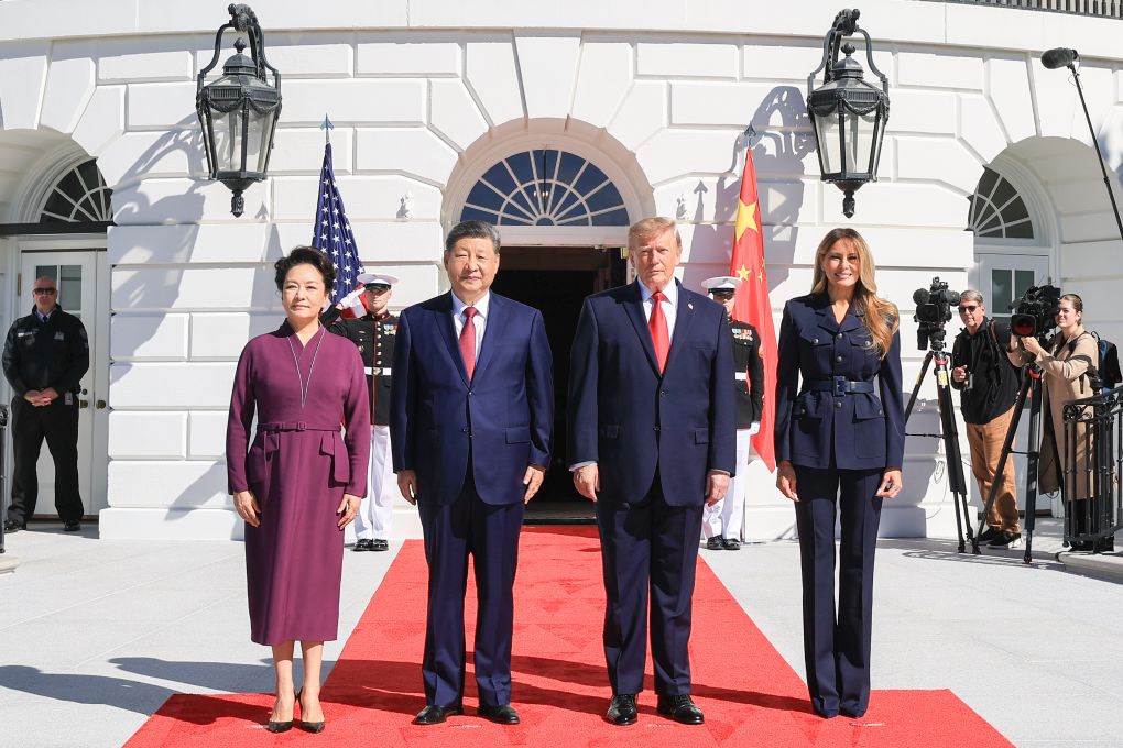 习近平和彭丽媛同美国总统特朗普夫妇茶叙