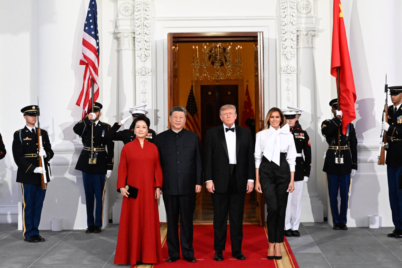 习近平和彭丽媛出席特朗普总统夫妇举行的欢迎国宴