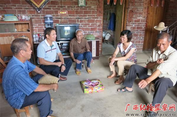 鹿寨:走访慰问 求谏纳议